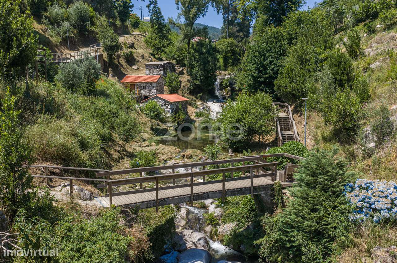 Ruína para Reabilitação junto às Cascatas da Labruja | Ponte de Lim...-9
