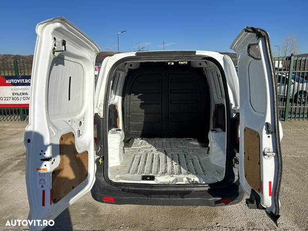 Ford Transit Courier - 12