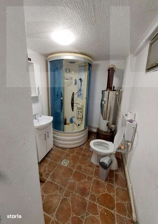 Casa de vanzare intr-o zona linistita, sus pe deal, cu priveliste supe - Imagine principală: 5/8