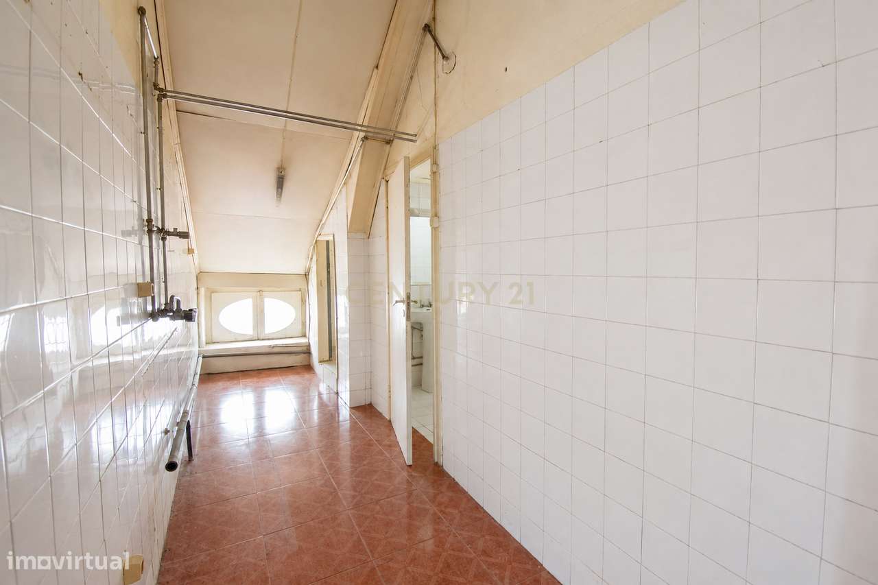 Apartamento 4 na Rua da Sofia — História, centralidade e potencial de-25