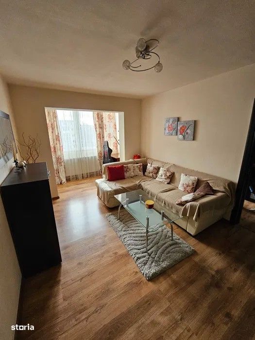 Vand apartament cu 3 camere zona Vlaicu