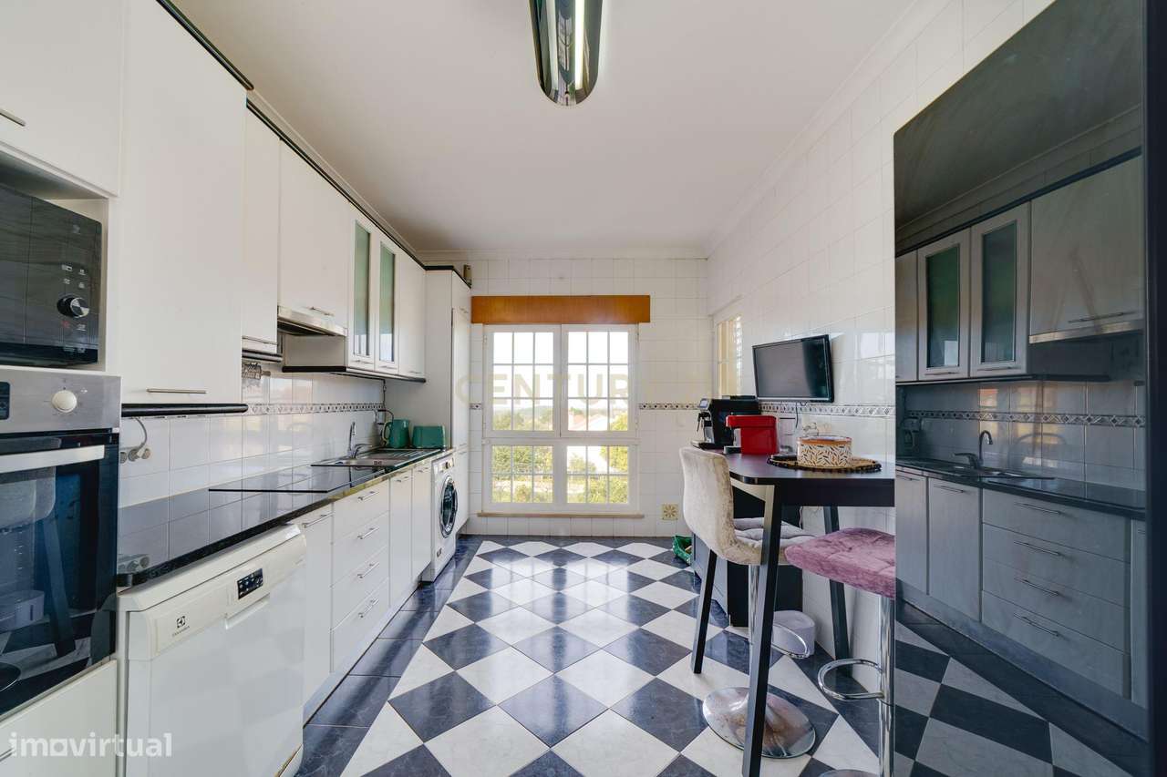 Espaçosa Moradia T3 em Quinta do Anjo, Palmela-7