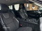 Volvo XC 60 T5 AWD Geartronic Momentum Pro - 34