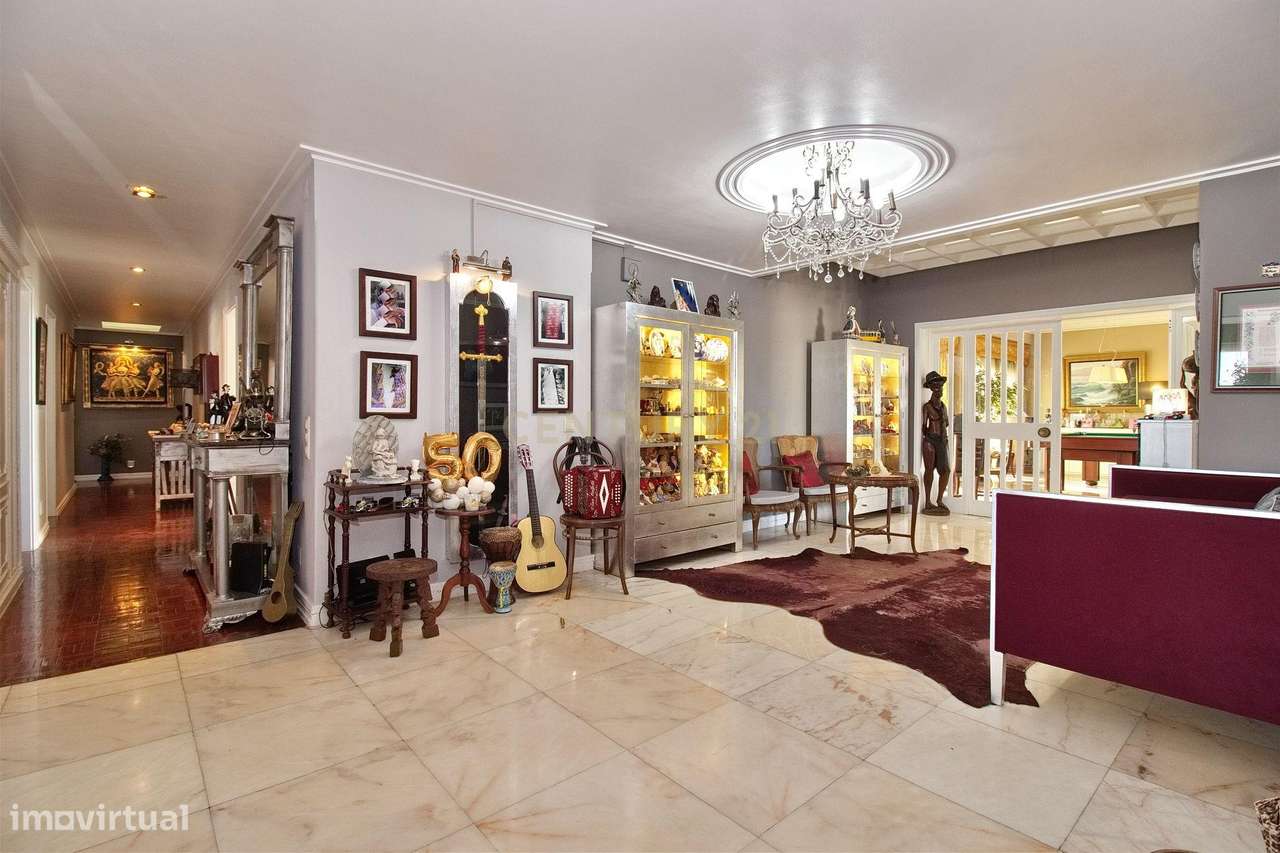 Apartamento T6 com Terraço e Vista 360º em Campolide - 314m²-0