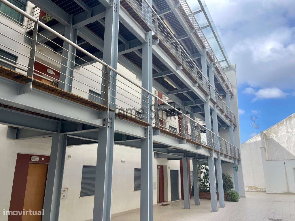 T3 EM CONDOMINIO COM PISCINA. VISTA MAR-39