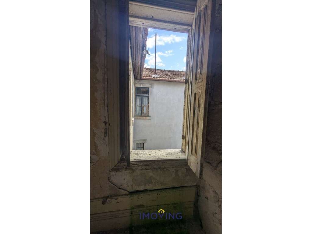Moradia para remodelar - 3 pisos - jardim- centro do Porto-6