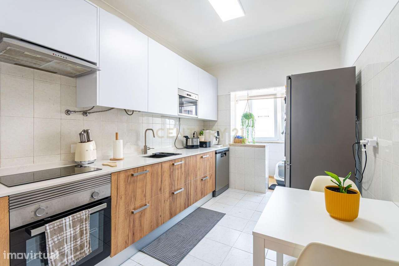 T2 com varanda e uma luz natural incrível em Paio Pires - Grande imagem: 4/20