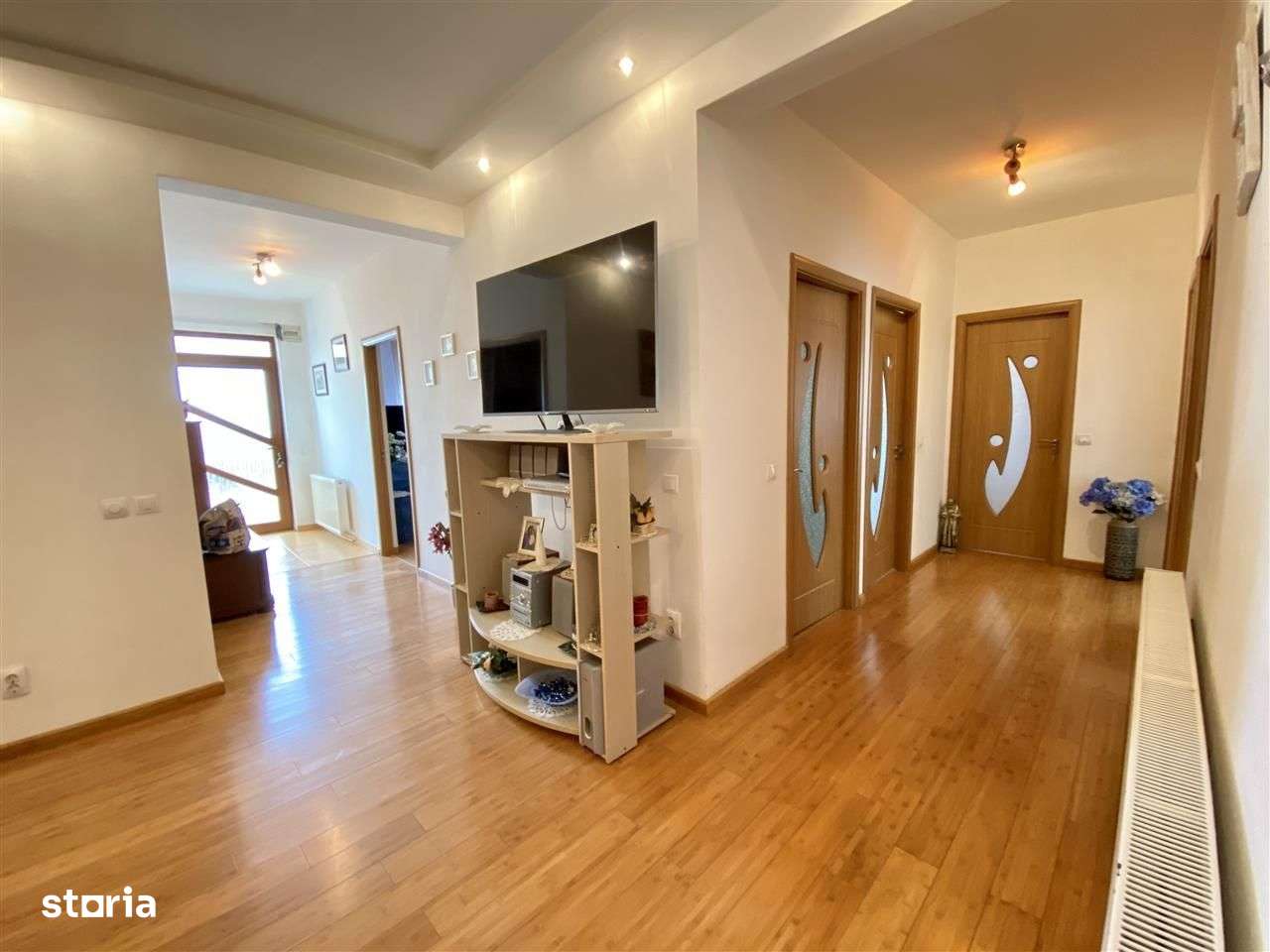 Ap 5 camere, in vila, curte proprie - zona Calea Dumbravi - Imagine principală: 5/12