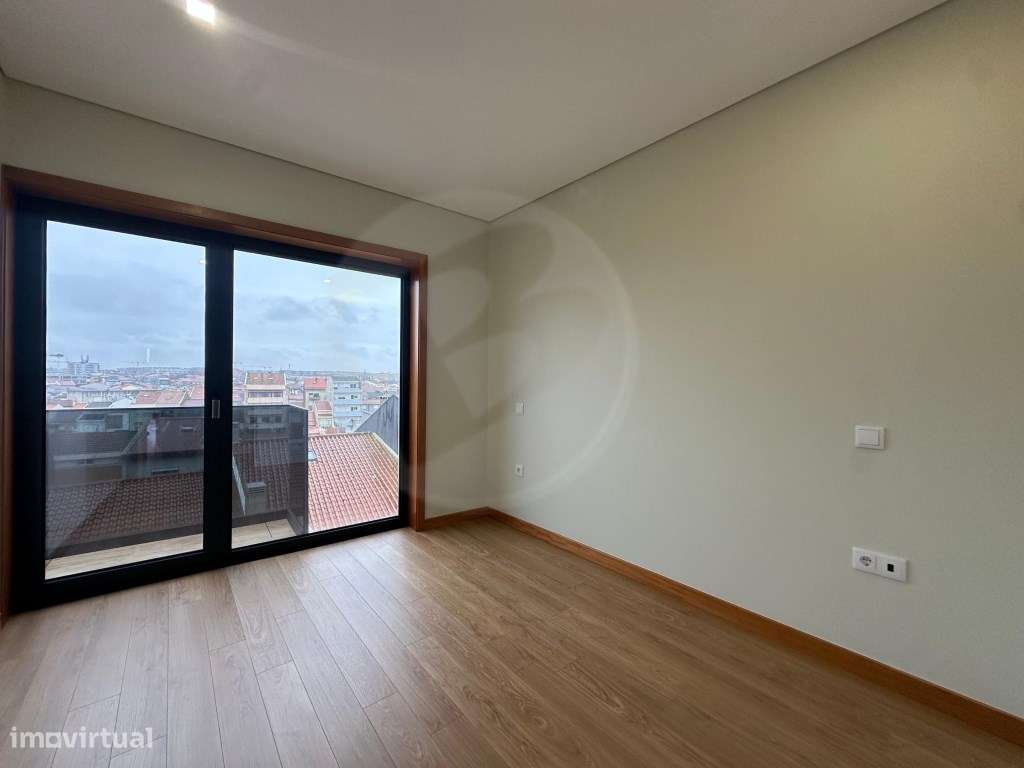 T2 NOVO no Último Piso em 1ª Linha de Mar c/ Terraço em Vila do Conde-10