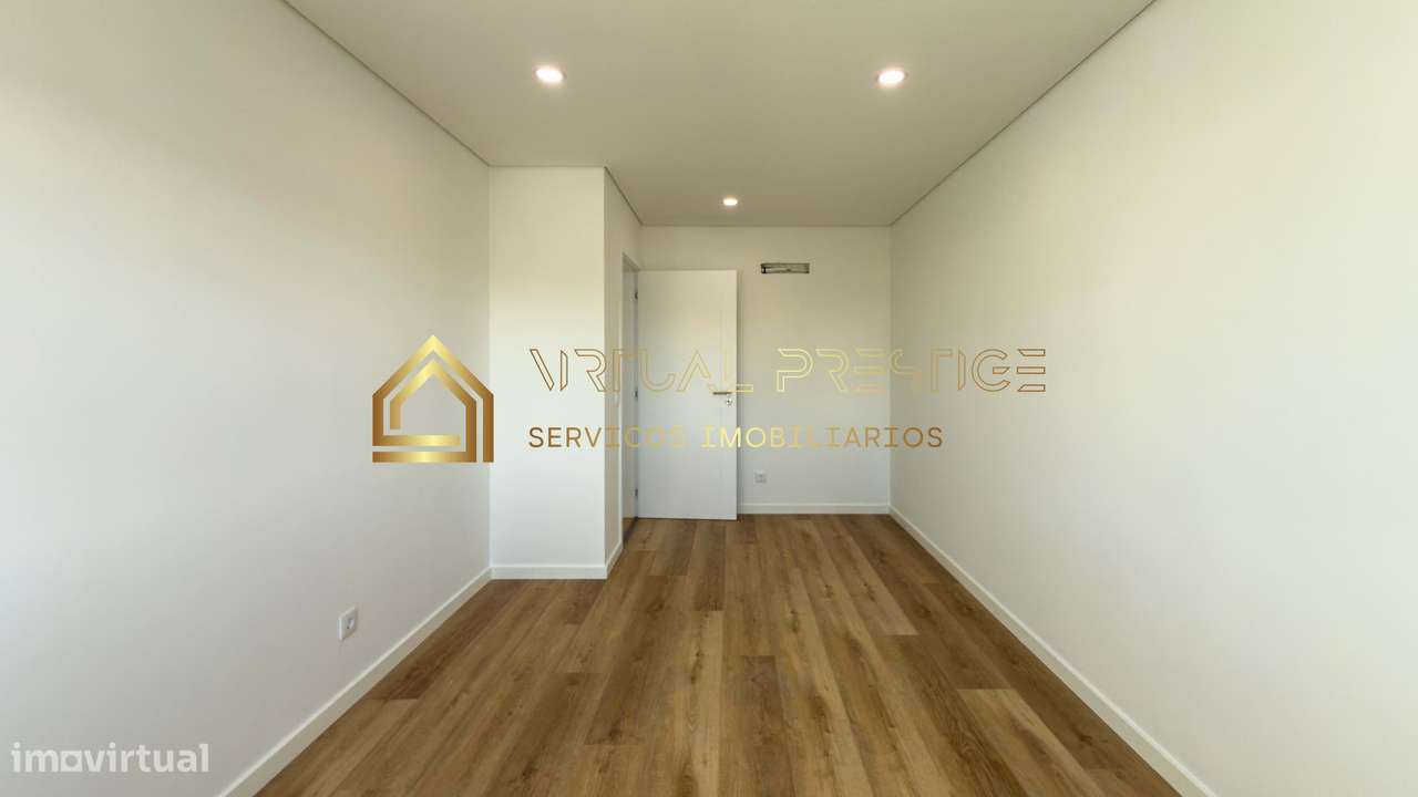 Moradia T4 moderna na Charneca da Caparica com piscina, jardim e ga...-19