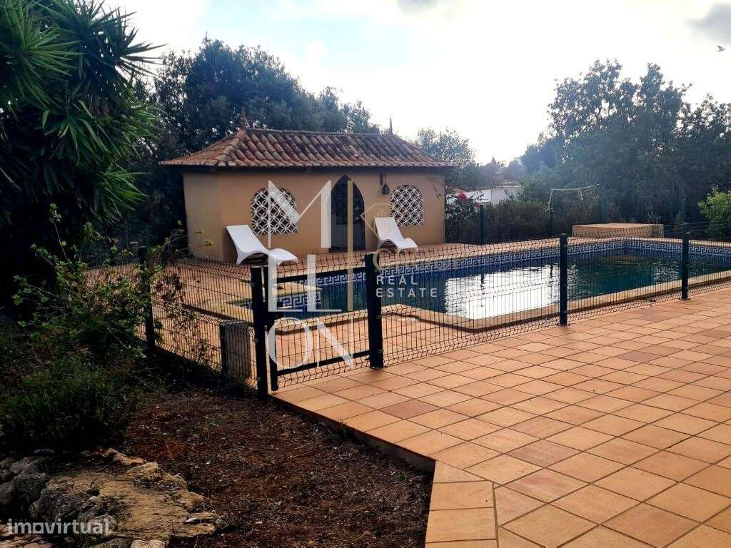 Prédio total com 6 divisões e piscina exterior – Guia / Albufeira - Grande imagem: 4/25