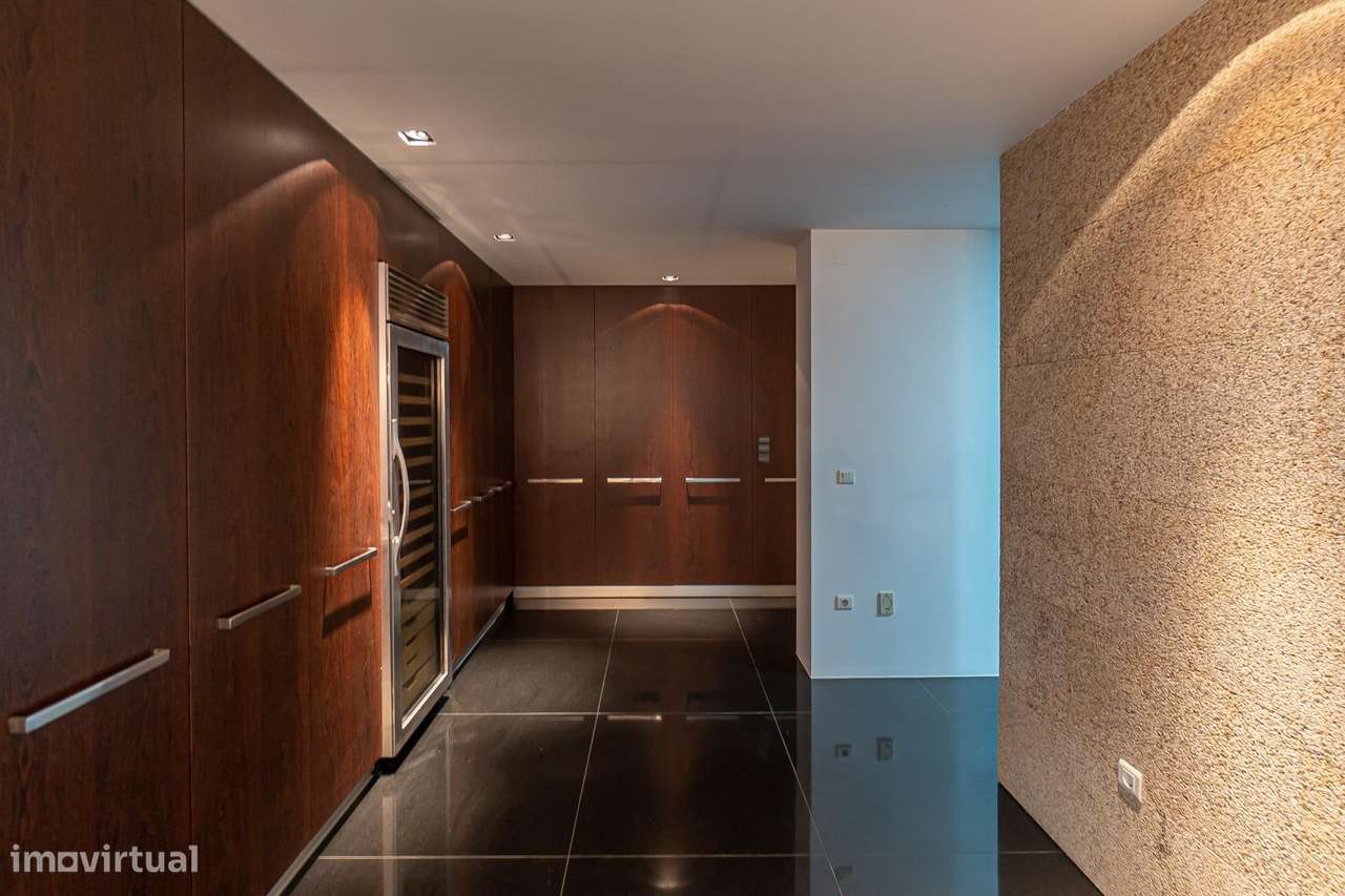 Moradia de Luxo com Elevada Privacidade, Piscinas Interior e...-10