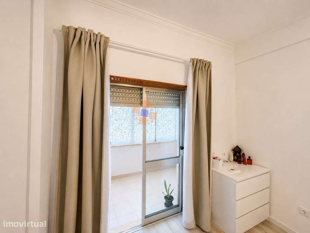 T1 com Áreas de T2 | Remodelado | Varanda | Centro do Feijó-9