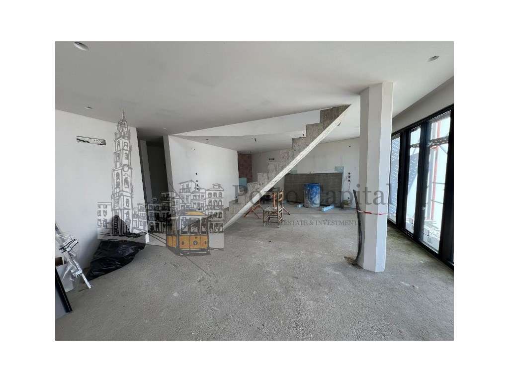 FANTASTICA MORADIA T2 JUNTO AO HOSPITAL DE SÃO JOÃO-8