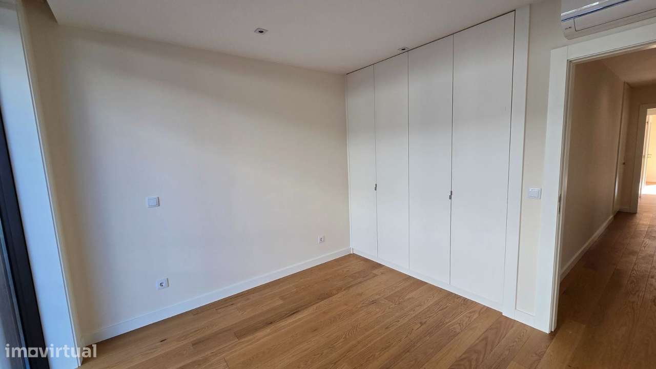 T2 c/ Varanda no centro do Padrão da Légua - Matosinhos - Grande imagem: 5/25