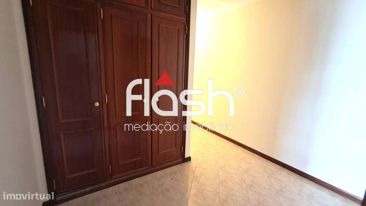 Apartamento T2 c/ parqueamento em Mem Martins-12
