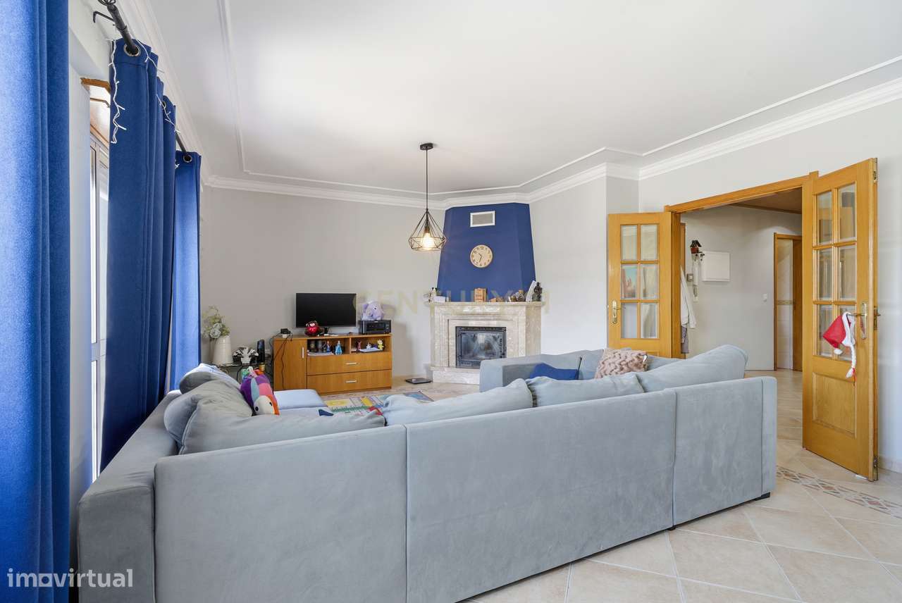 Apartamento T2 com Parqueamento no Centro da Moita — A 30 Minutos de L-9