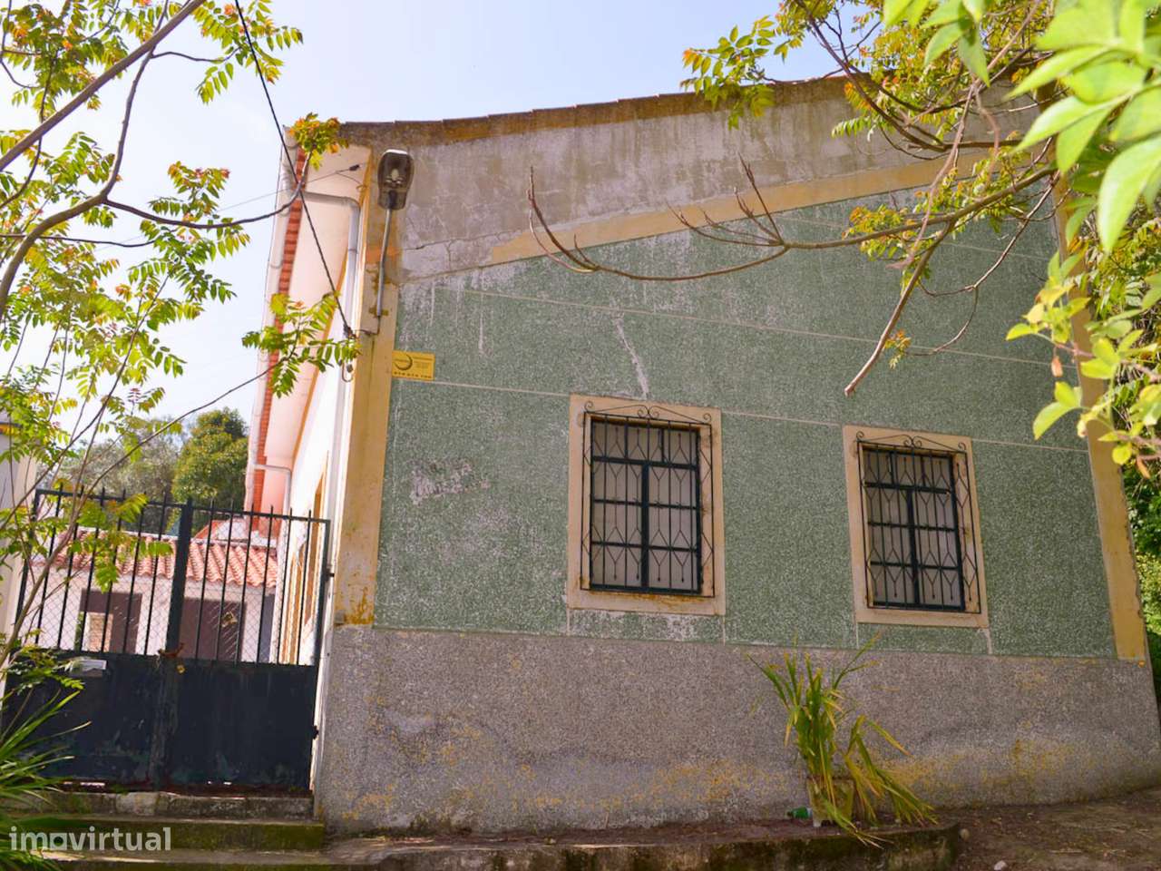 Moradia T2 com vista rio a necessitar de obras-18