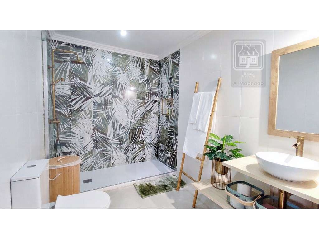 VENDA de MORADIA - VIVENDA com alojamento local e piscina - Fenais ...-47