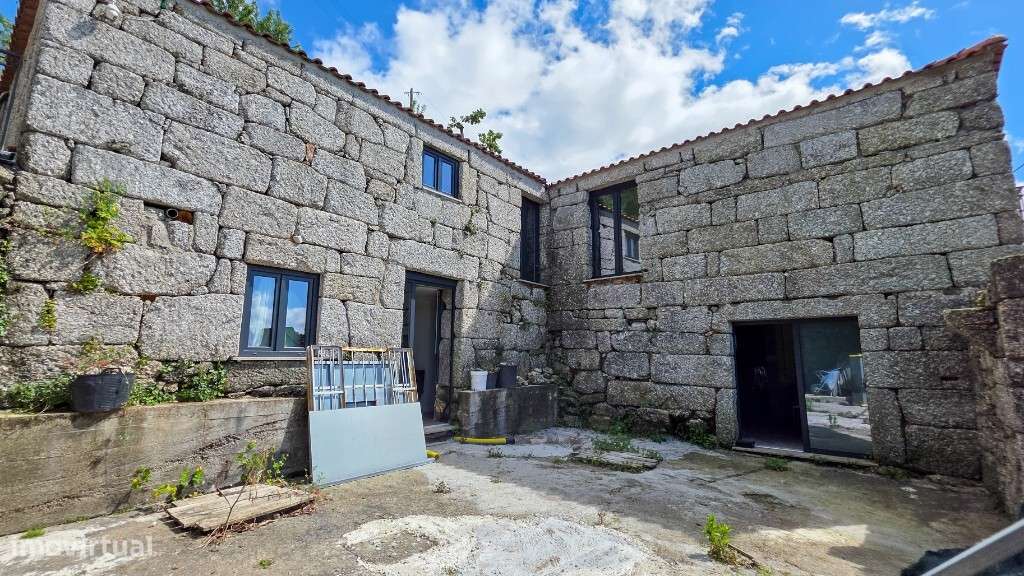 Moradia Ind. V4 p/ concluir c/ piscina - Pinheiro-29