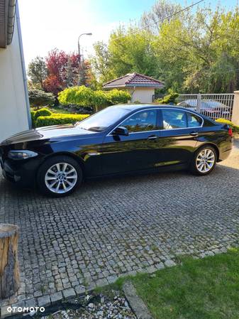 BMW Seria 5 525d xDrive - 2