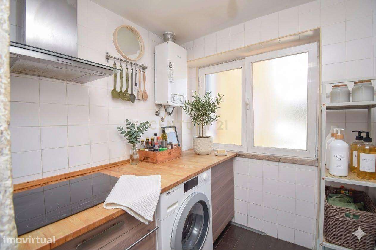 Apartamento com mezzanine e potencial de reconversão na Estrela-9