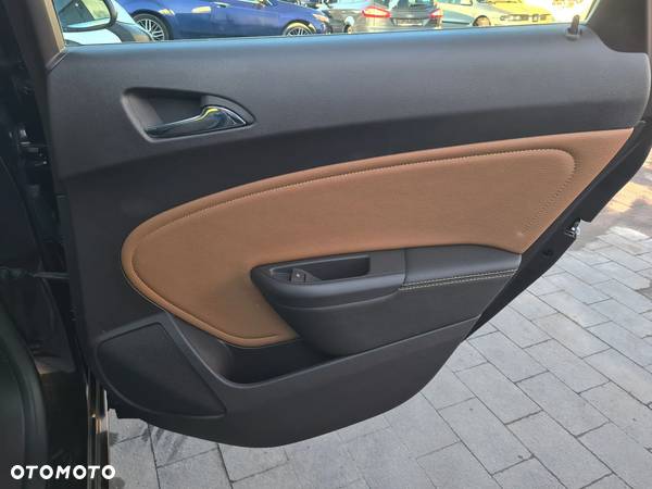 Opel Astra IV 1.4 T Executive - 23