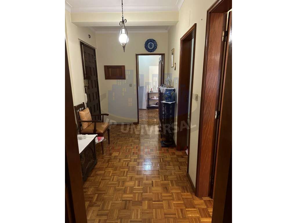 Vende-se Apartamento T3 junto à Avenida Marquês de Pombal-8