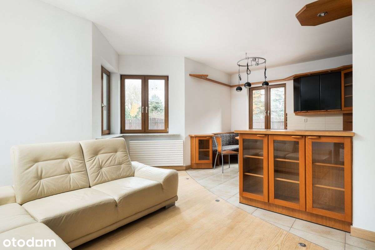 Przestronny i klimatyczny dom w spokojnej okolicy-13