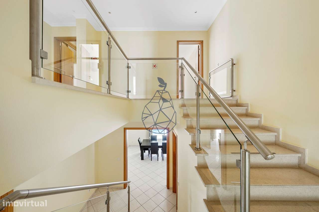 Moradia T5 com Piscina Privada, Jardim e 5 Suites em Montechoro, Albuf-22