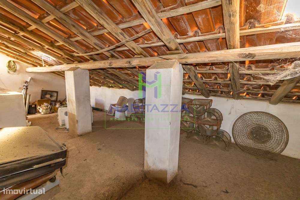 Moradia T2, com anexos e bom quintal, no coração da Praia da Luz-22