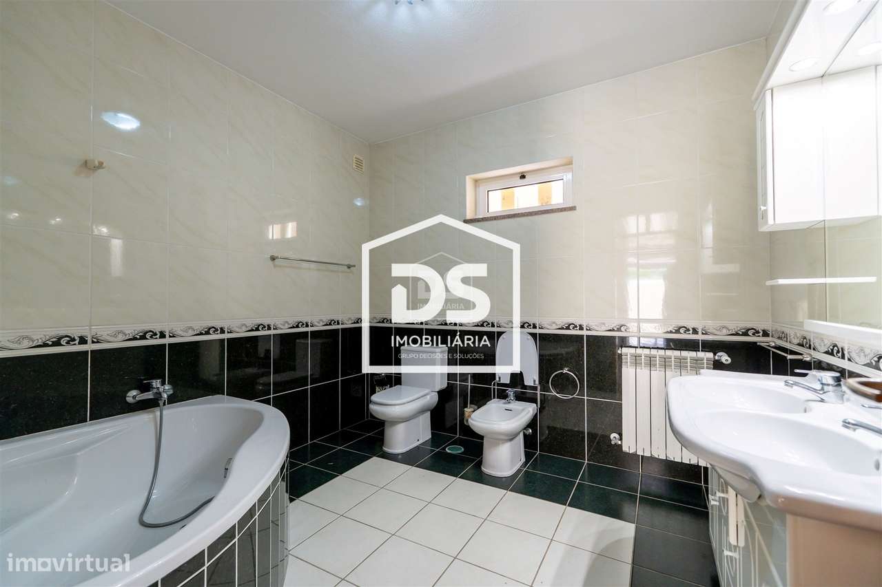 Exclusiva Propriedade Frente Mar com Piscina e Vista Panorâmica | Pare-9