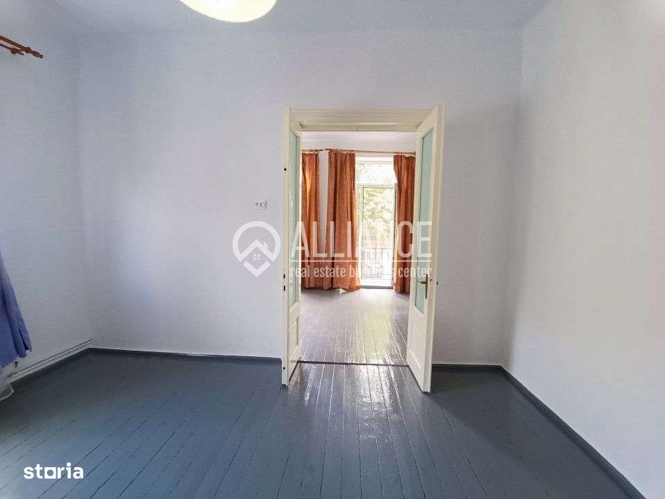 CENTRU SALA SPORTURILOR(COD03)- Casa interbelica si curte generoasa ! - Imagine principală: 3/20