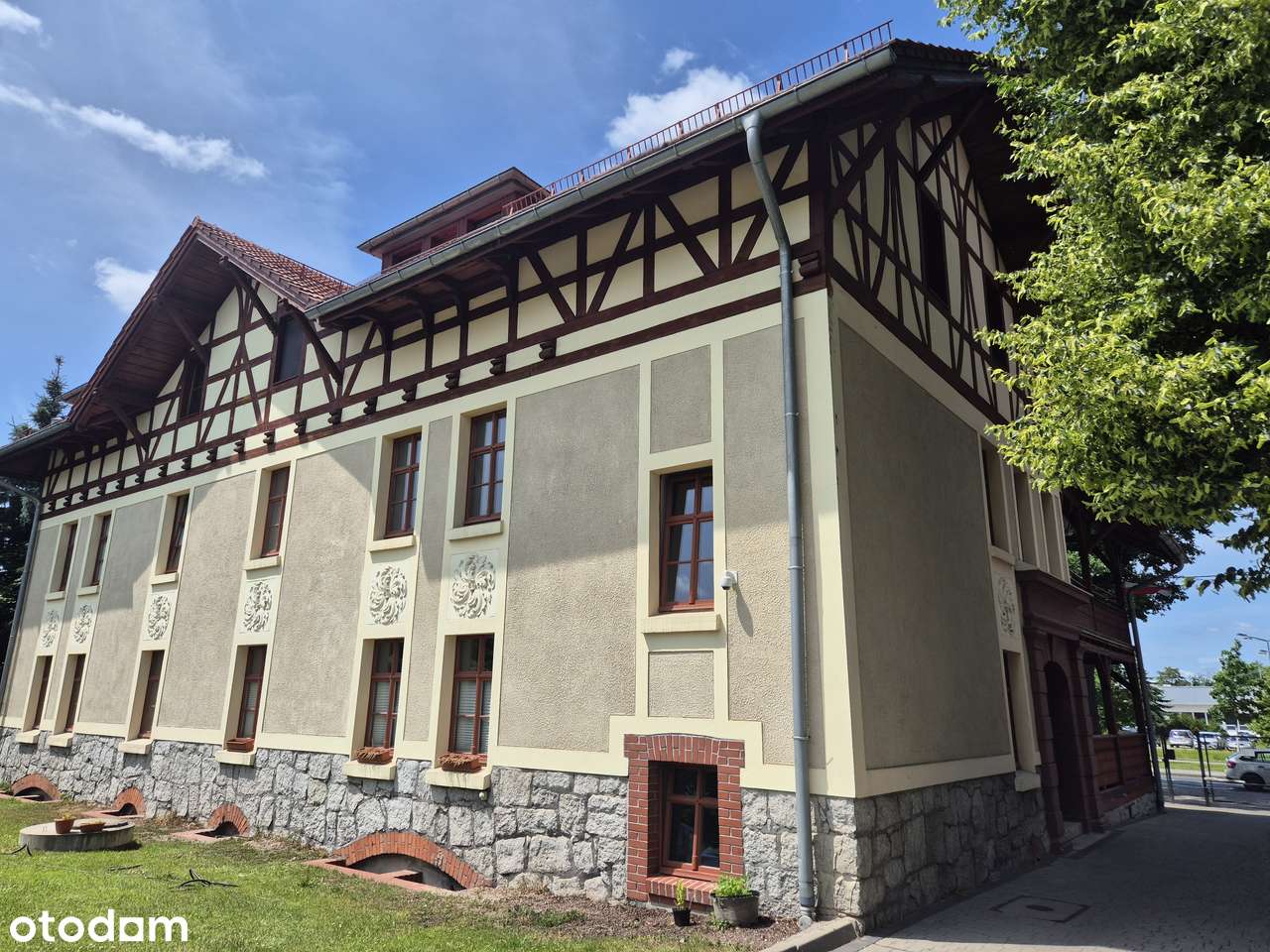 Klimatyczne mieszkanie w odrestaurowanej kamienicy z miejscem park.-4