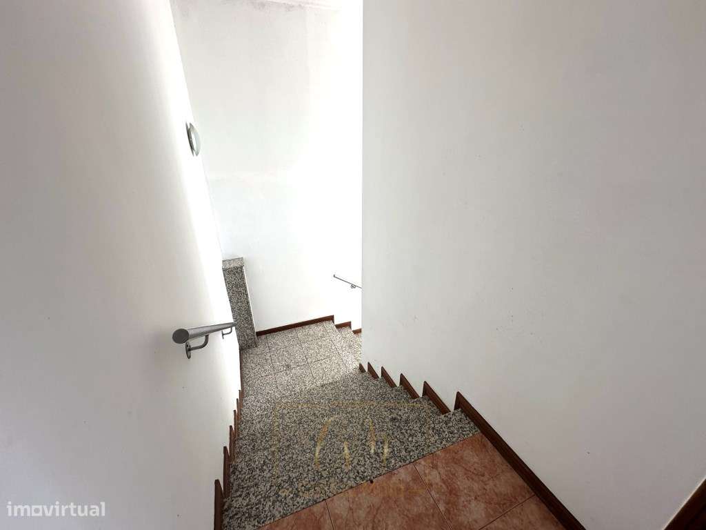 Moradia Bi Familiar / 2 Andares Moradia com logradouro-10