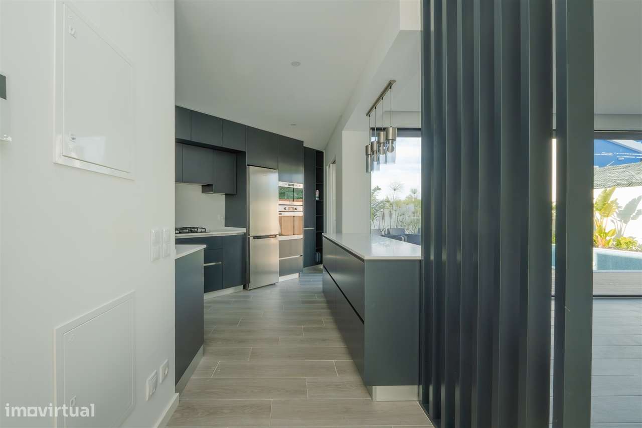 Moradia 5 assoalhadas, com piscina no Zambujeiro. - Grande imagem: 5/44