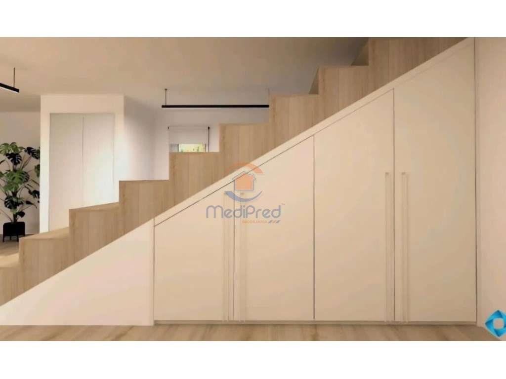 Moradia T4+1 com piscina no Bairro do Girassol | Ramada, Odivelas - Grande imagem: 4/13