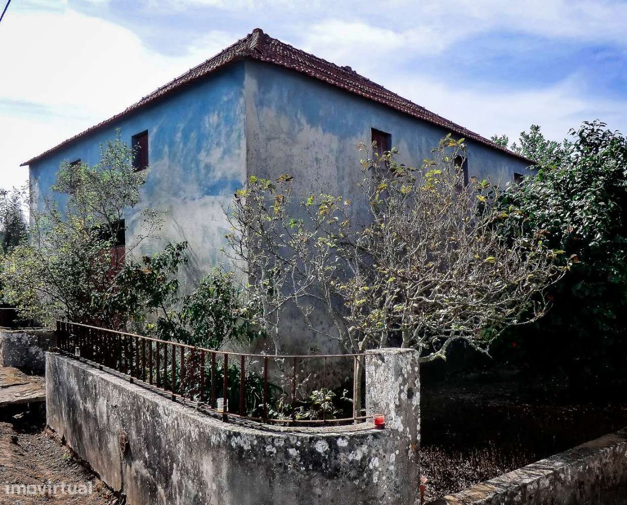 Adega ampla de rés do chão e sótão, Melada, Vilarinho do Bairro - Grande imagem: 2/6
