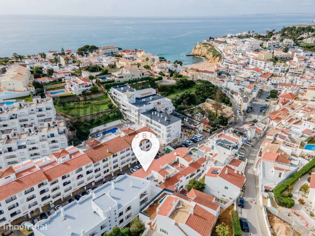 Apartamento T2 Remodelado com Rooftop em Carvoeiro - Grande imagem: 3/34