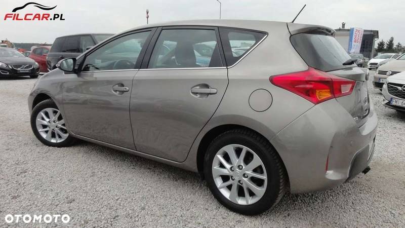 Toyota Auris 1.6 Premium + - 21