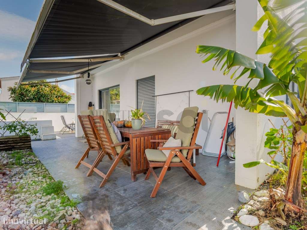 Moradia T4 na Aroeira, contemporânea com piscina e cave-43