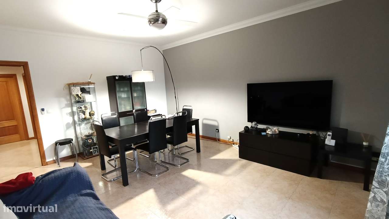 T2 prédio c/ elevador, c/varandas | Estacionamento e arrecadação - Grande imagem: 2/27