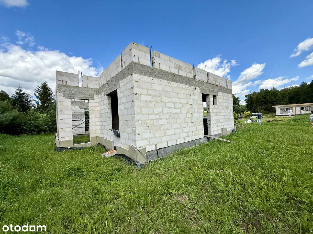 Nowoczesny dom parterowy 95 m² w trakcie budowy – działka 9 ar – Sumin-9