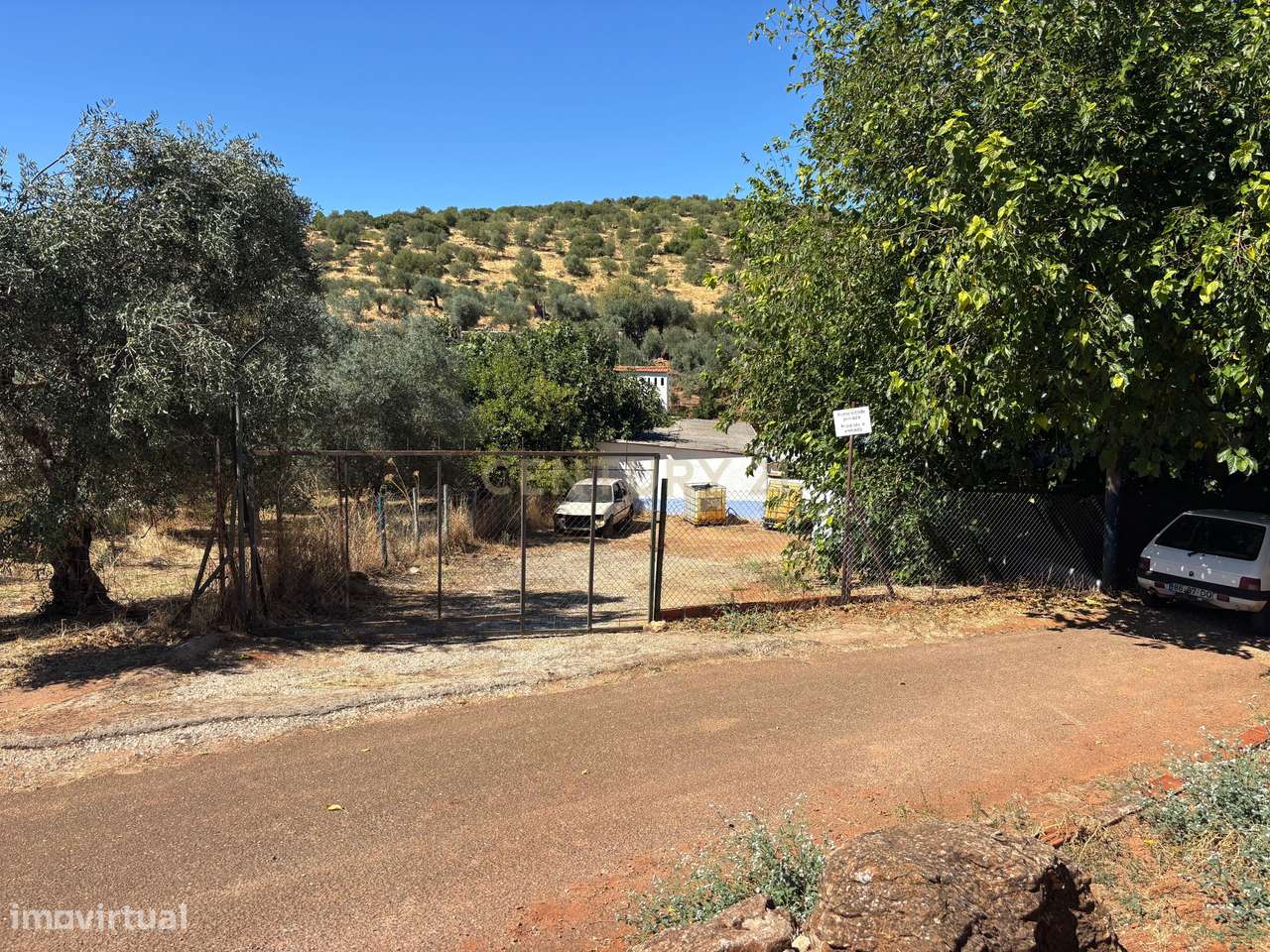 Quintinha com Moradia T2 + Armazém | 2ha vedados | Rio | Fruteiras | A-14