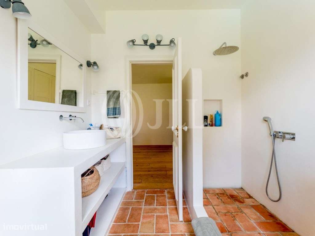 Moradia T6 com jardim e piscina no Estoril em Cascais-21