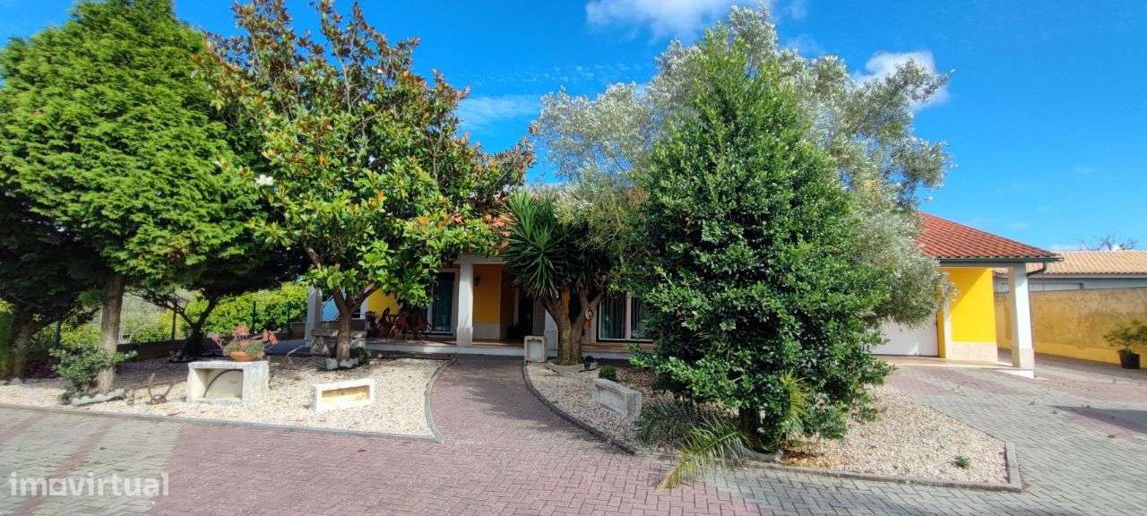 Moradia com 6 quartos, piscina e  Quinta envolvente em FEBRES-19