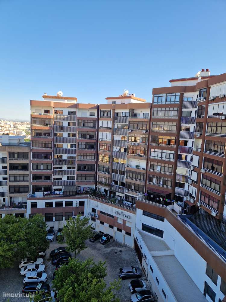 T6 (2 Fracções T3+T3) mais 3 Boxes Vistas Centro Almada-40