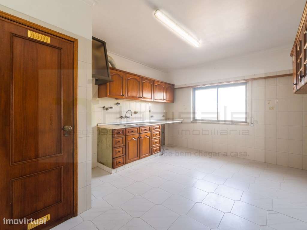 Apartamento T3 com Garagem, arrecadação e vista desafogada no Murta...-2