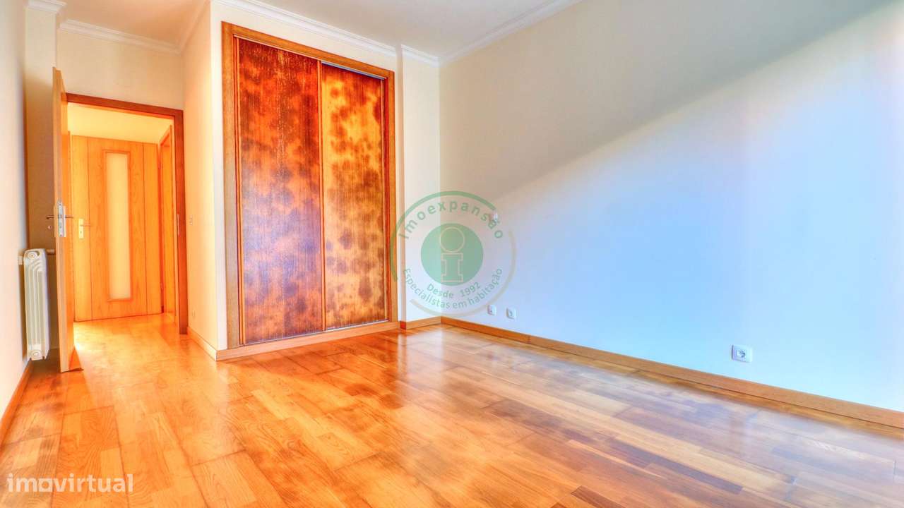 Apartamento T3 com 2 Garagens-20