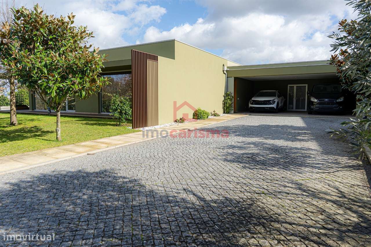 Moradia Térrea T2+1 Semi Nova com Piscina em Roriz, Santo Tirso - Grande imagem: 2/34